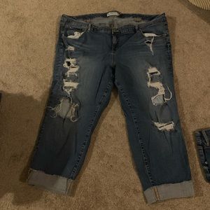 Distressed cropped jeans